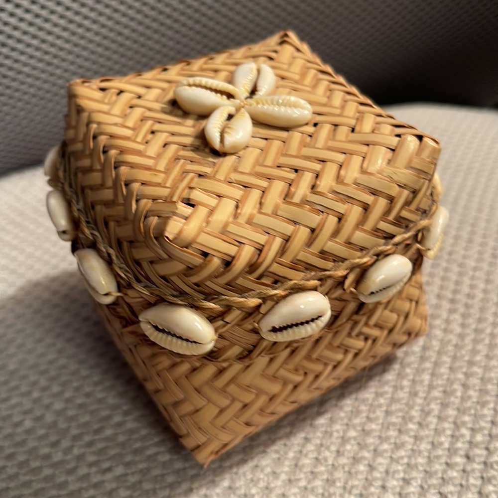 Handmade‎ 3” Basket with lid